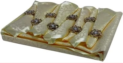 Dan Li 8 Seater Table cloth with napkins - Cream