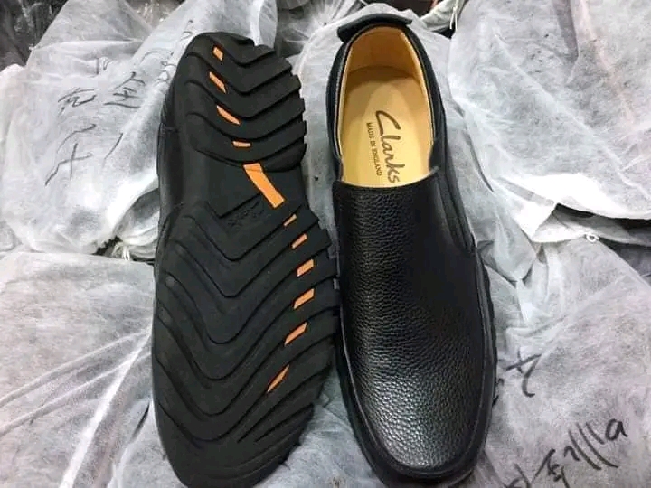 Men's Clarks Simple Shoe Boot-Black