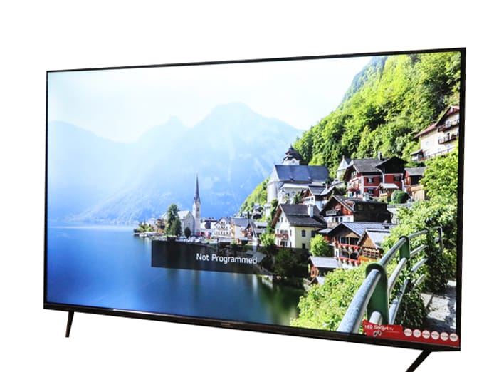 Aiwa digital tv 32 inches with 2 remotes